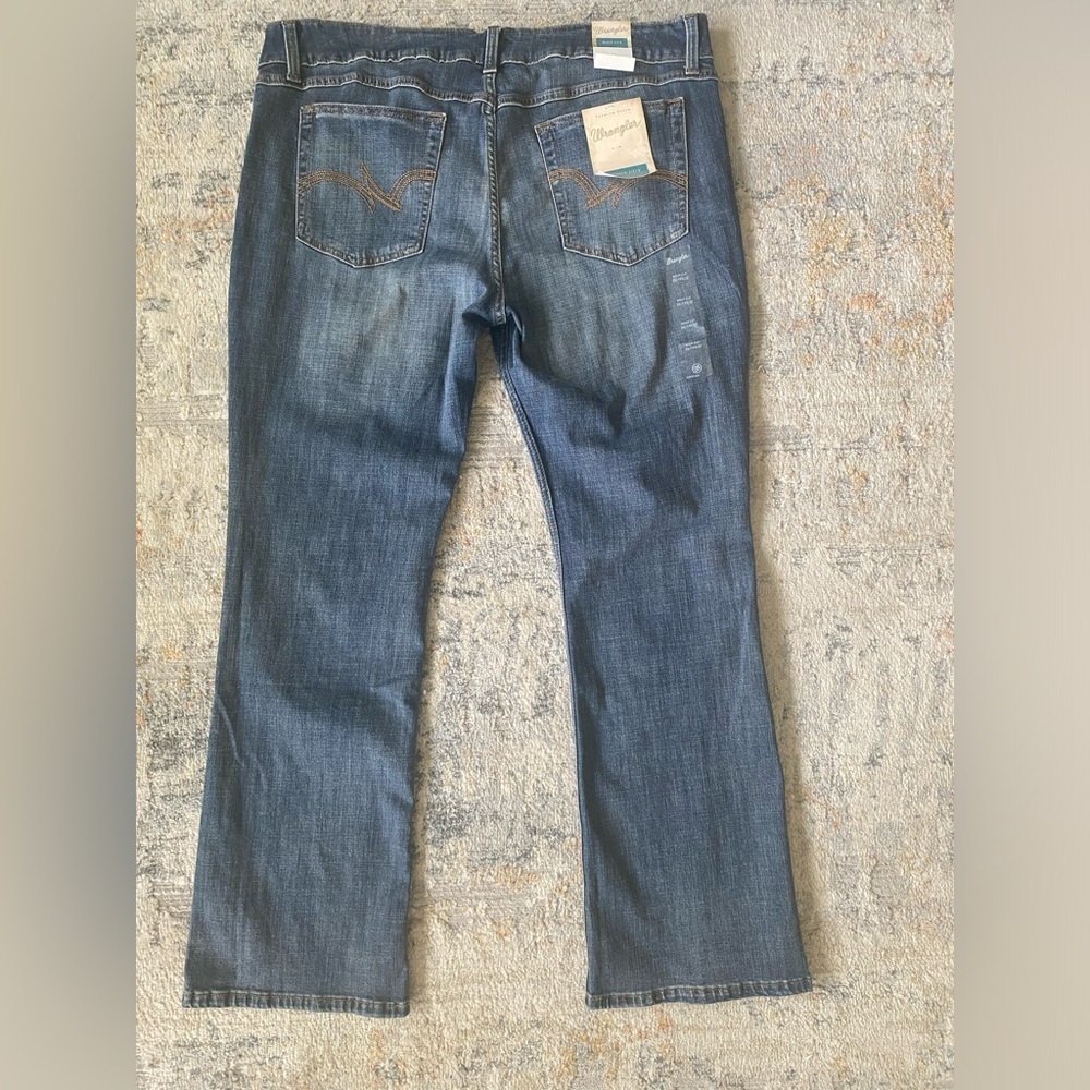 Wrangler boot cut men’s jeans. Size 35/32. - Picture 2 of 6